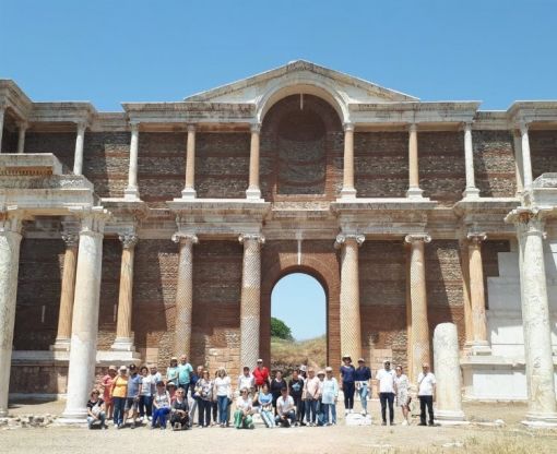  Salihli Eğitim Kültür ve Dayanışma Derneği -İzmir